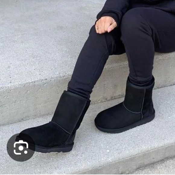 UGG Black Classic Short Size 7 - Picture 10 of 10